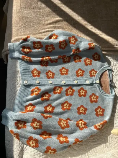 Cardigan celeste con flores - miniatura 4