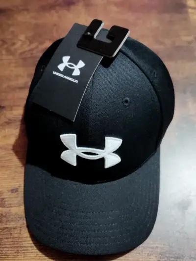 Gorra negra Under Armour - miniatura 1