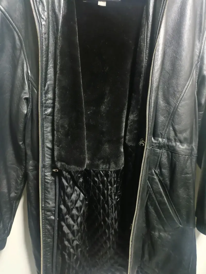 Abrigo de cuero negro con capucha - 2