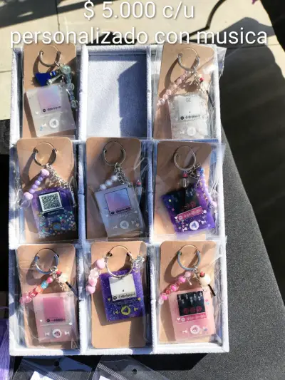 Aros, imanes, pin y llaveros artesanales - miniatura 5