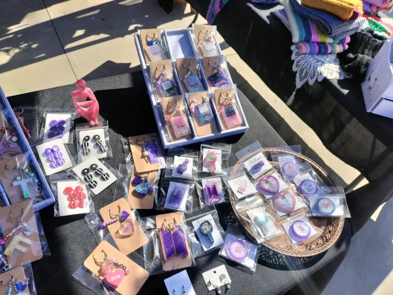 Aros, imanes, pin y llaveros artesanales - 6