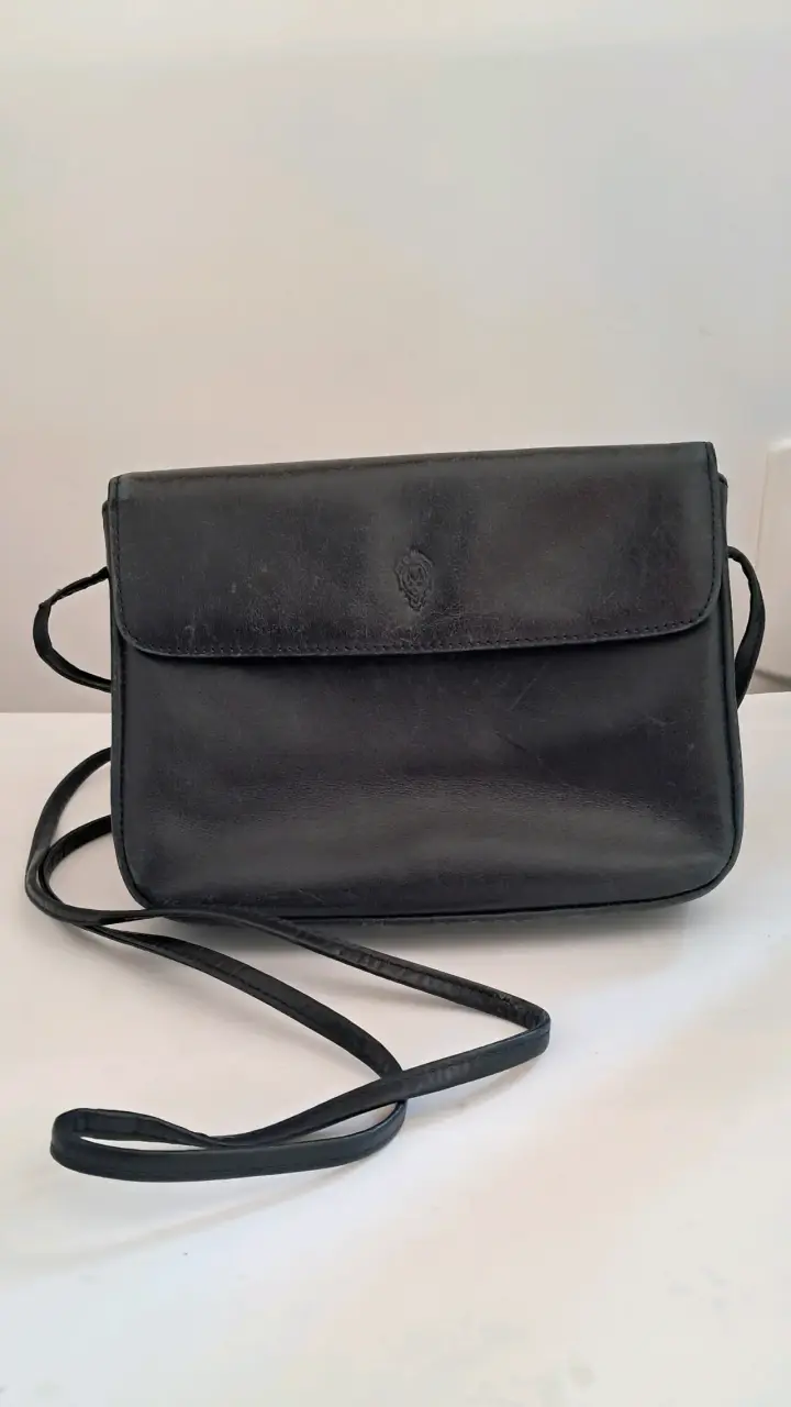 Bolso cruzado negro elegante - 1
