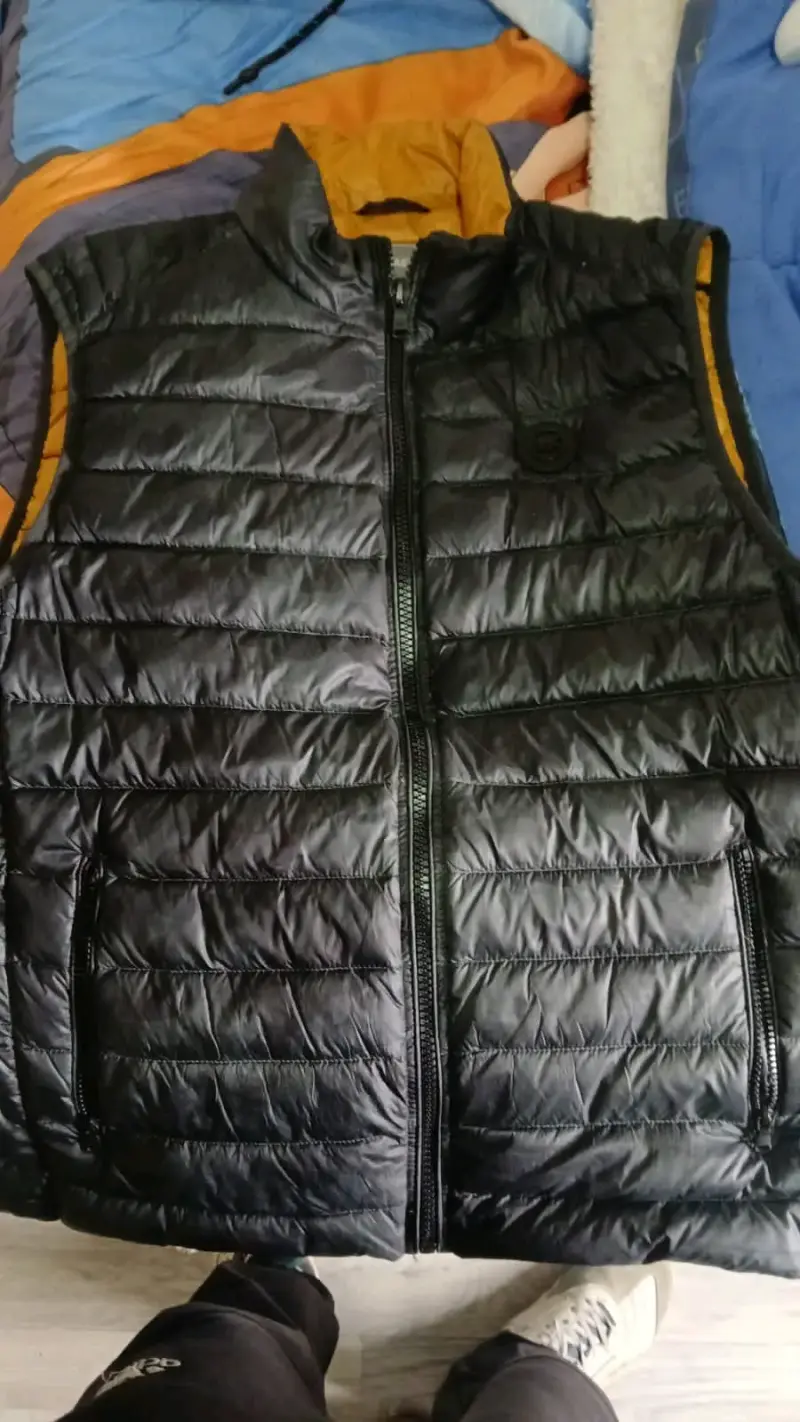 Chaleco negro acolchado