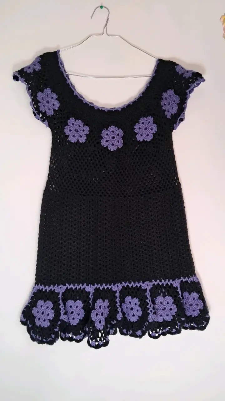 Vestido crochet negro y morado