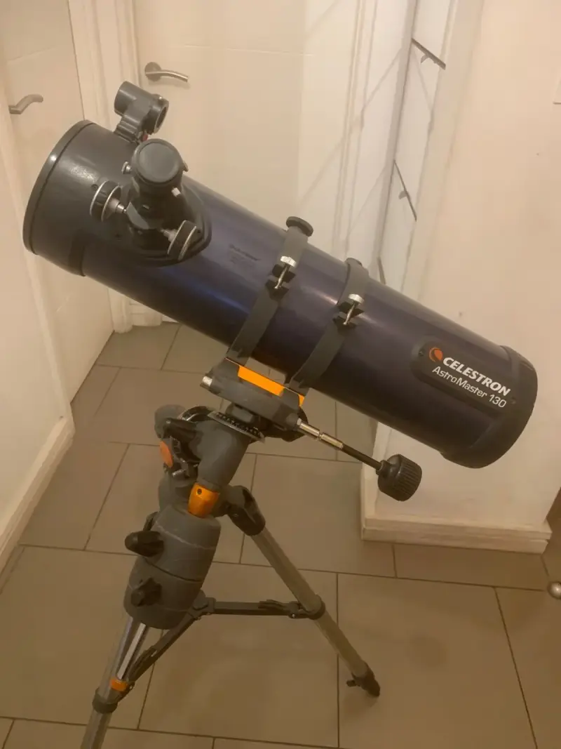 Telescopio Celestron AstroMaster más set - 2