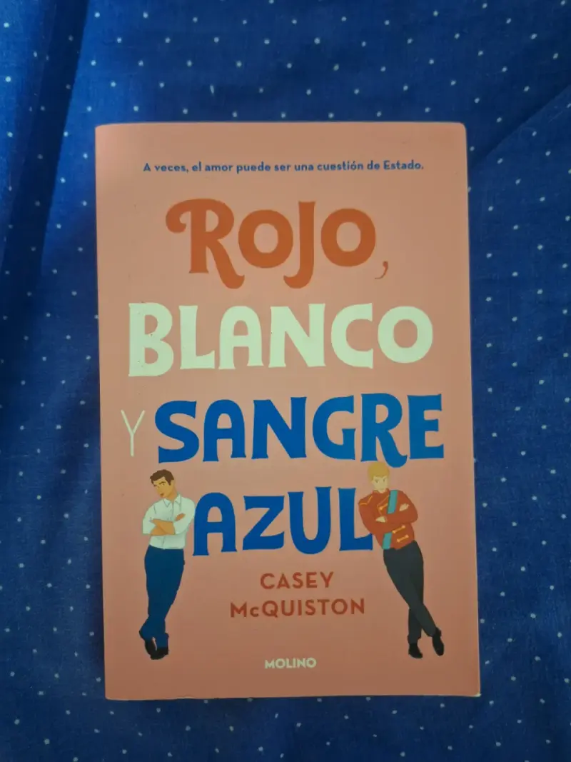 Libro 'Rojo, Blanco y Sangre Azul' - 1