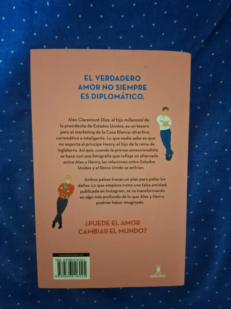 Libro 'Rojo, Blanco y Sangre Azul' - 2