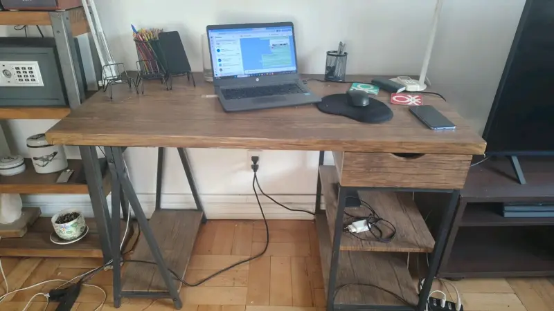 Escritorio de madera estilo industrial - 1