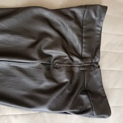 Leggings negros de cuero sintético - miniatura 3