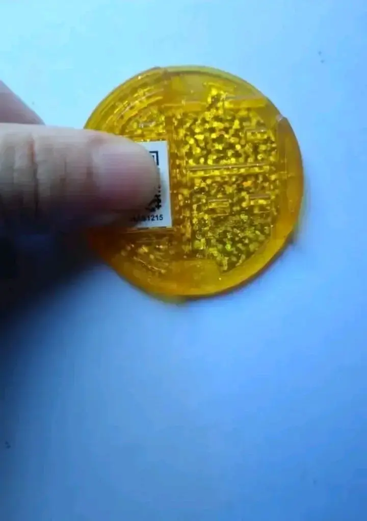 Medalla coleccionable Yo-kai Watch dorada. - 2