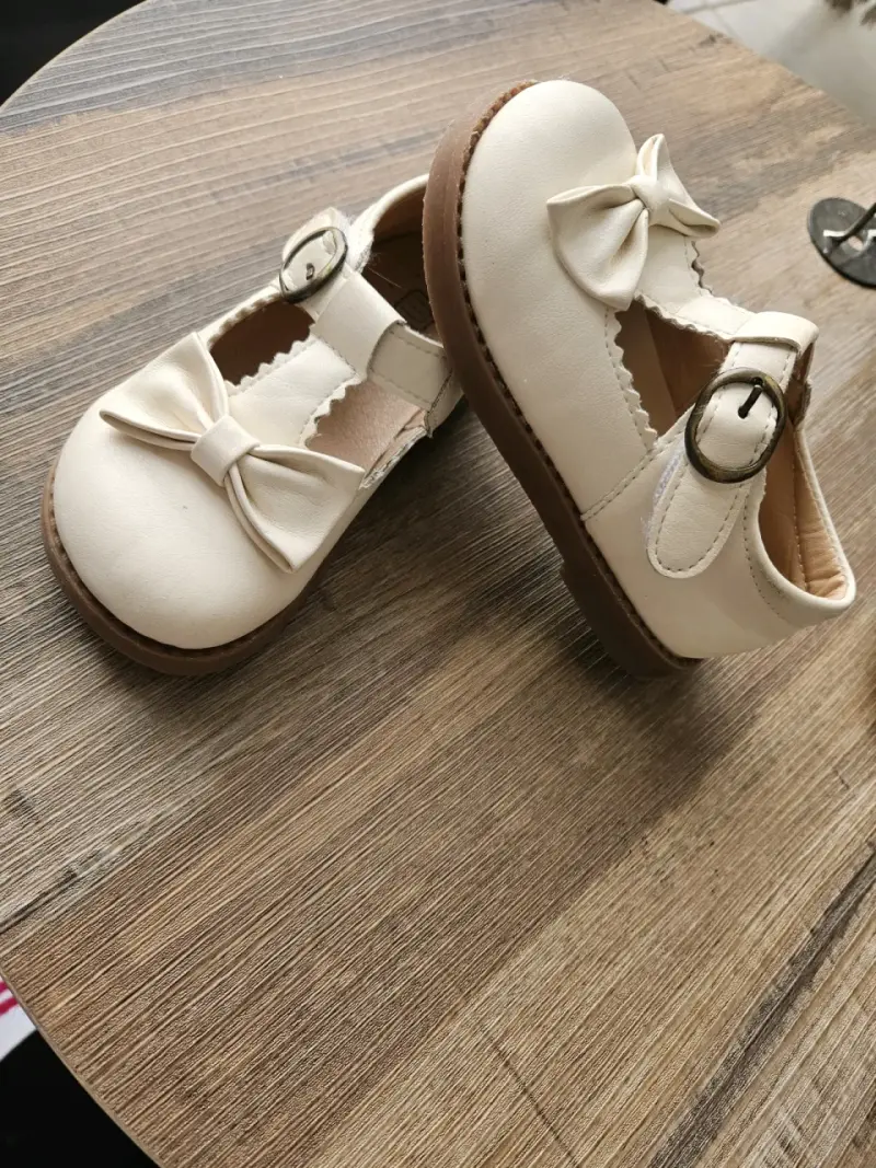 Zapatos beige con lazo niña - 1