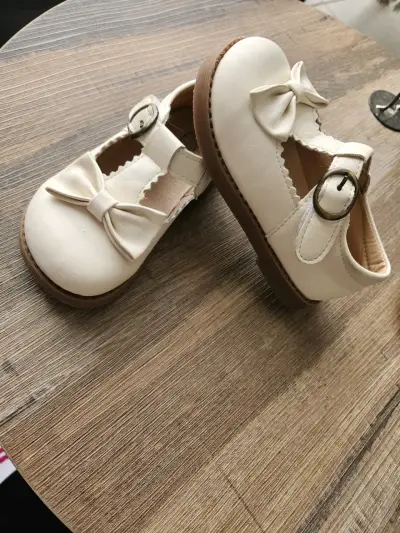 Zapatos beige con lazo niña - miniatura 1