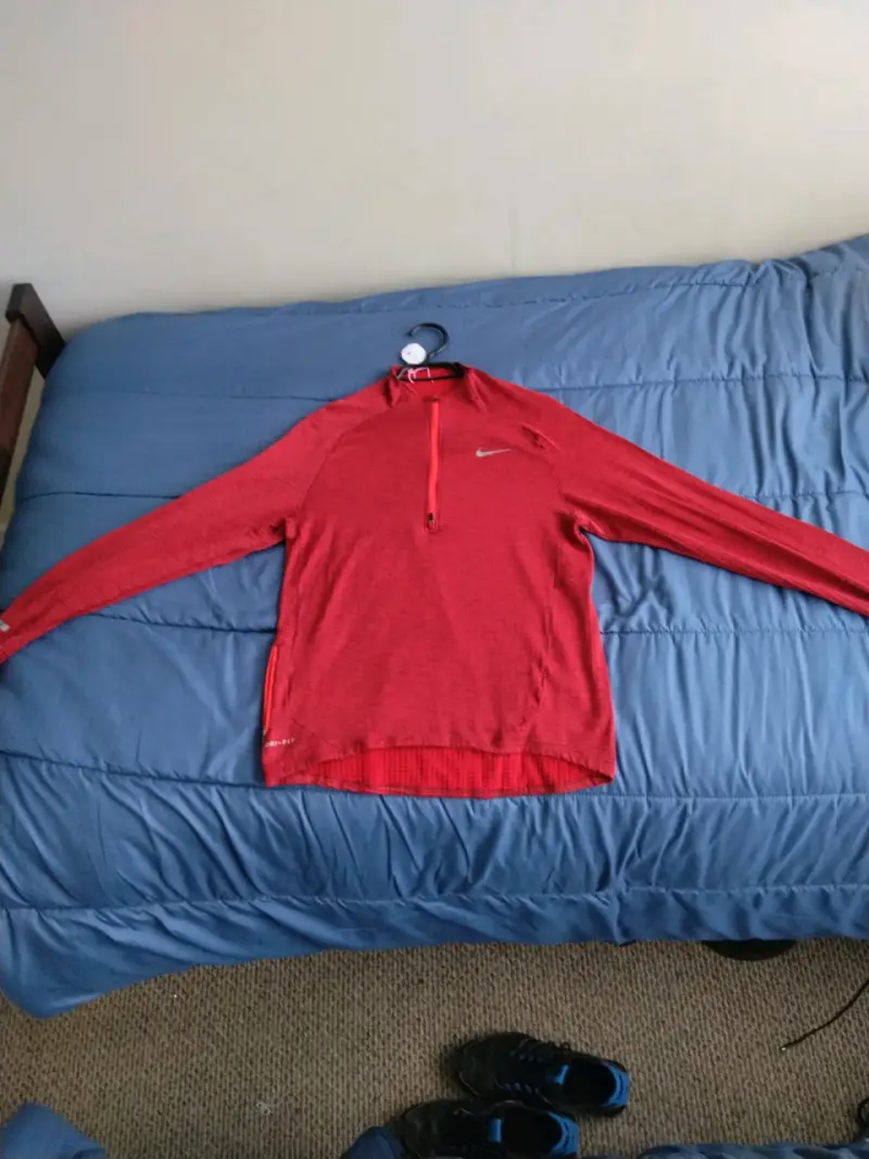 Polerón deportivo rojo Nike - 2