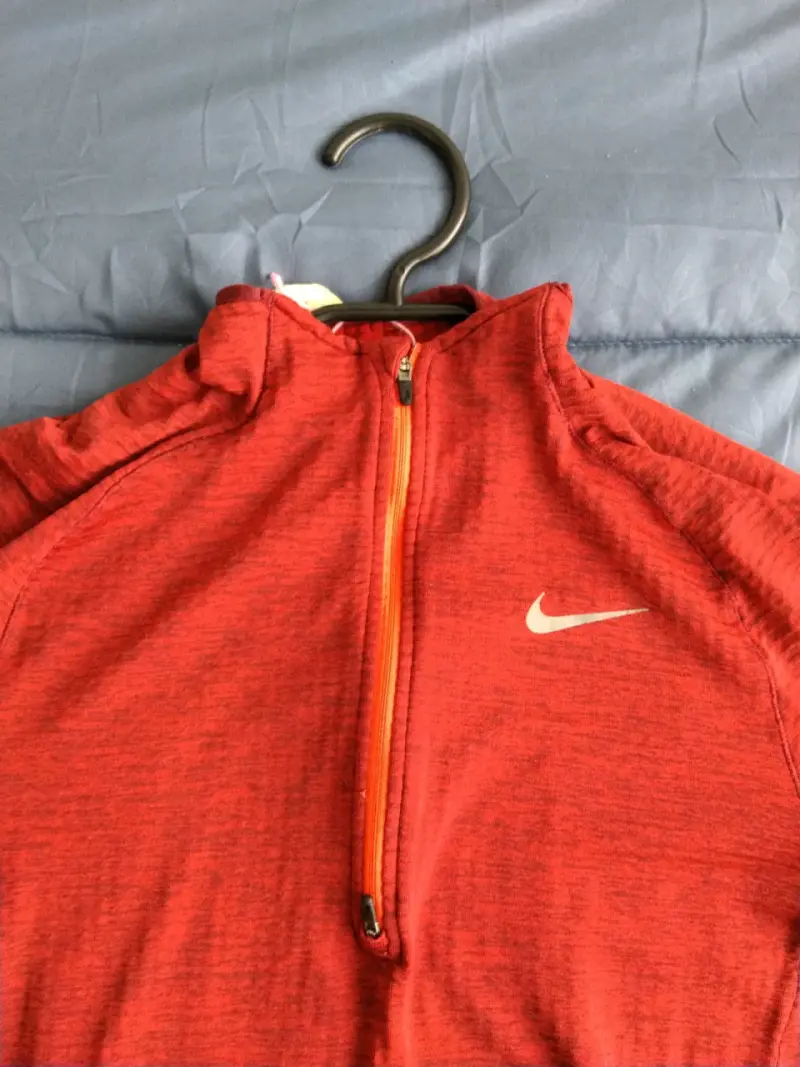 Polerón deportivo rojo Nike - 4