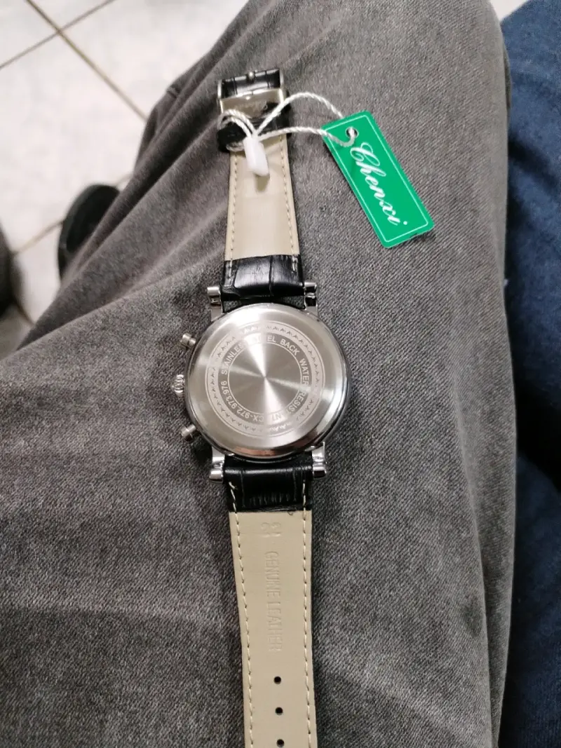 Reloj de pulsera con correa negra - 4