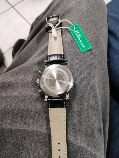 Reloj de pulsera con correa negra - miniatura 4