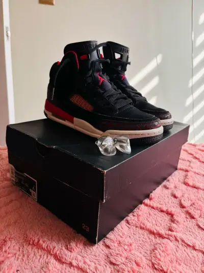 Zapatillas deportivas negras y rojas - miniatura 5