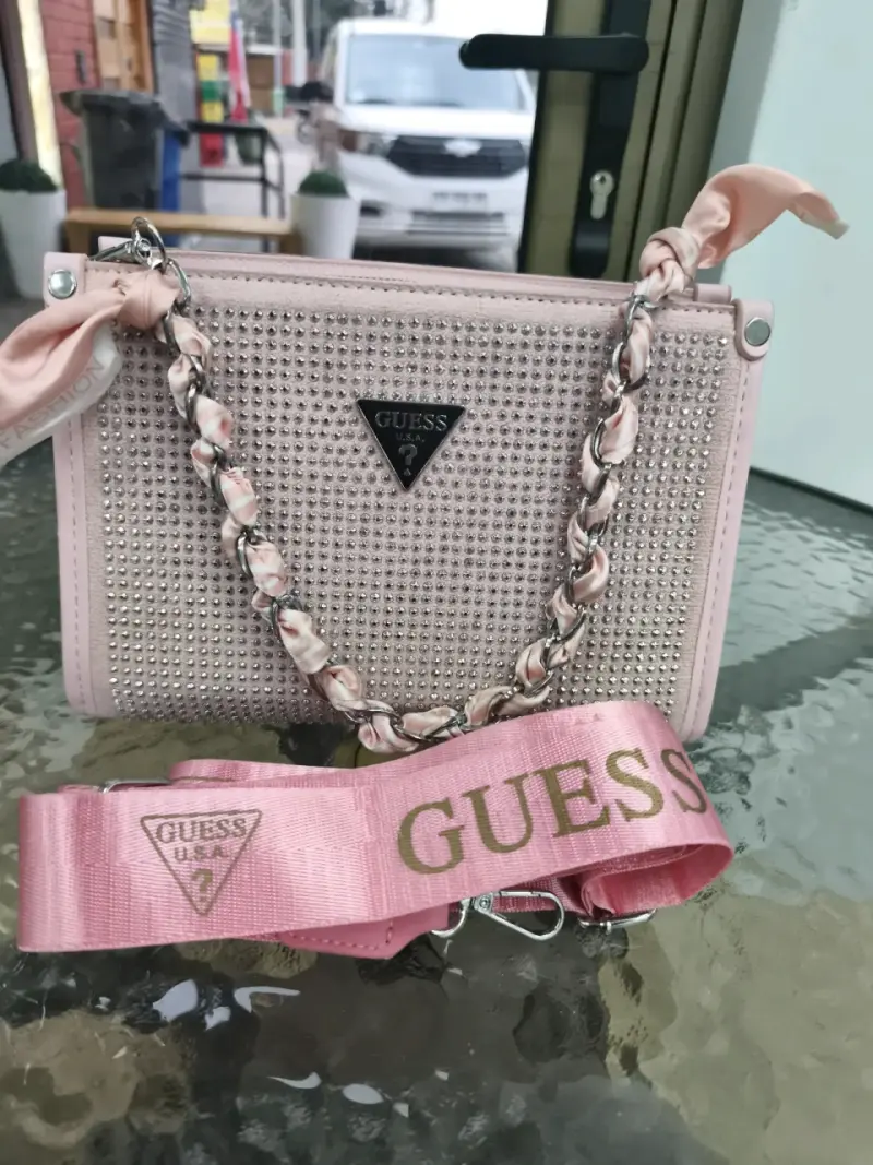 Cartera Guess rosada con brillo - 1