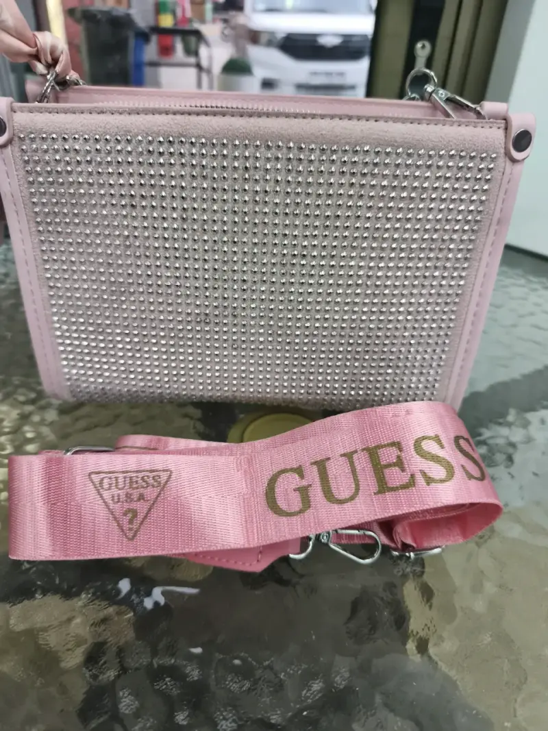 Cartera Guess rosada con brillo - 2