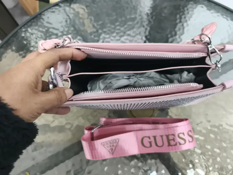 Cartera Guess rosada con brillo - 3