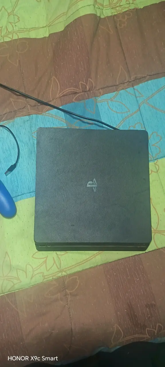 Consola PlayStation 4 con control - 2