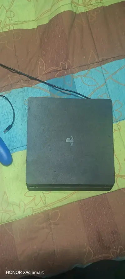 Consola PlayStation 4 con control - miniatura 2
