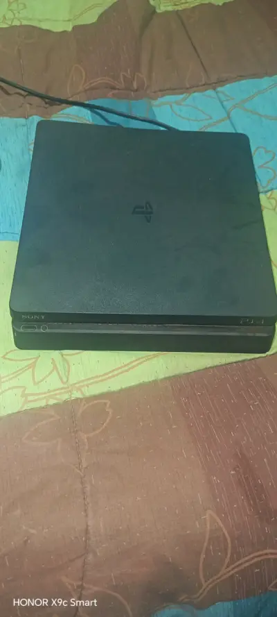 Consola PlayStation 4 con control - miniatura 3
