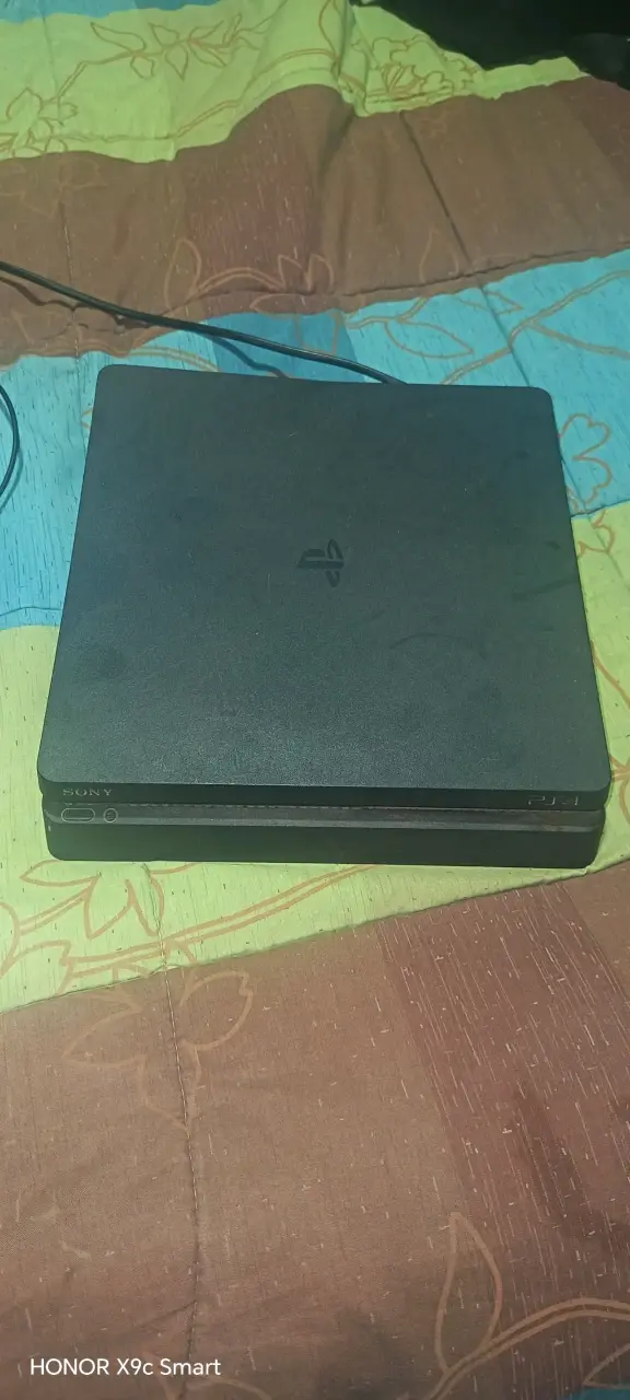 Consola PlayStation 4 con control - 4