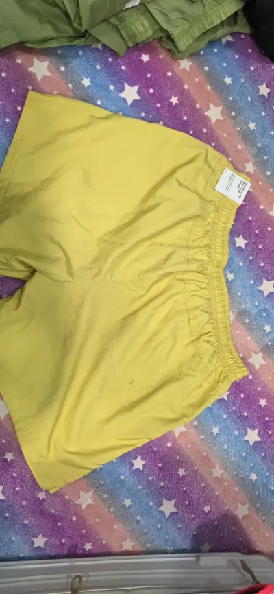 Shorts deportivos Nike amarillos - miniatura 2