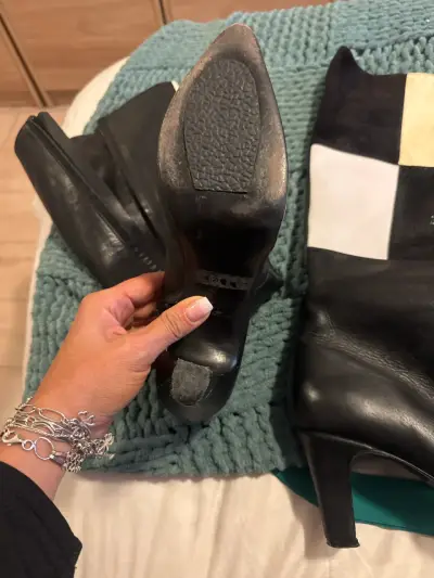 Botas de cuero negro con tacón - miniatura 3