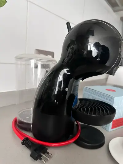 Cafetera Dolce Gusto negra + Juego de Tazas - miniatura 3