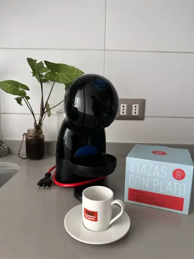 Cafetera Dolce Gusto negra + Juego de Tazas - miniatura 4