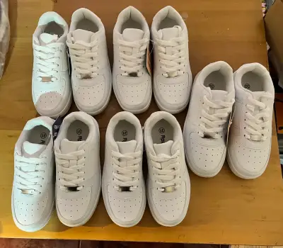 Lote zapatillas blancas niño/a - miniatura 1