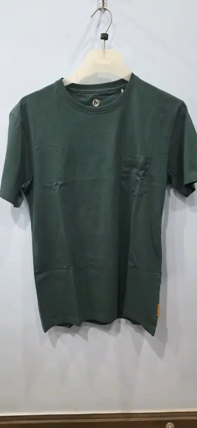 Polera verde con bolsillo Merrell - miniatura 1