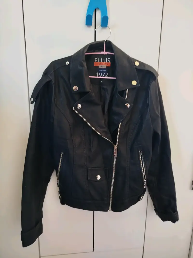 Chaqueta negra de cuero - 1