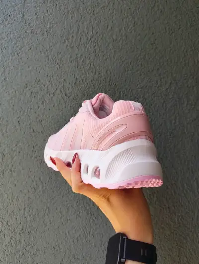 Zapatillas rosadas deportivas - miniatura 2