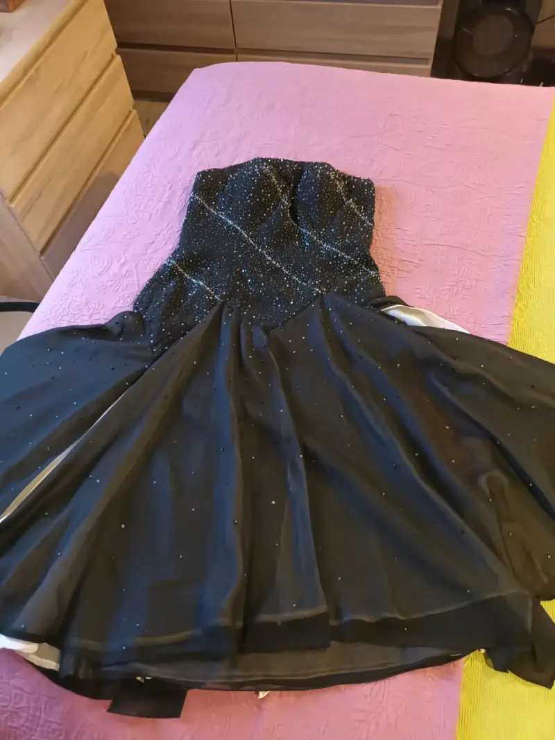 Vestido negro con pedrería - 3