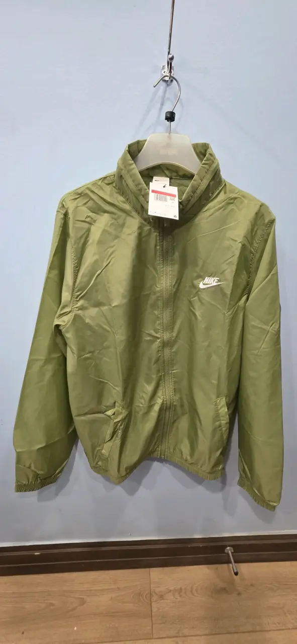 Buzo completo cortavientos verde Nike - 1