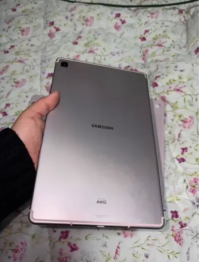 Tablet Samsung s6 lite  con cargador - miniatura 3