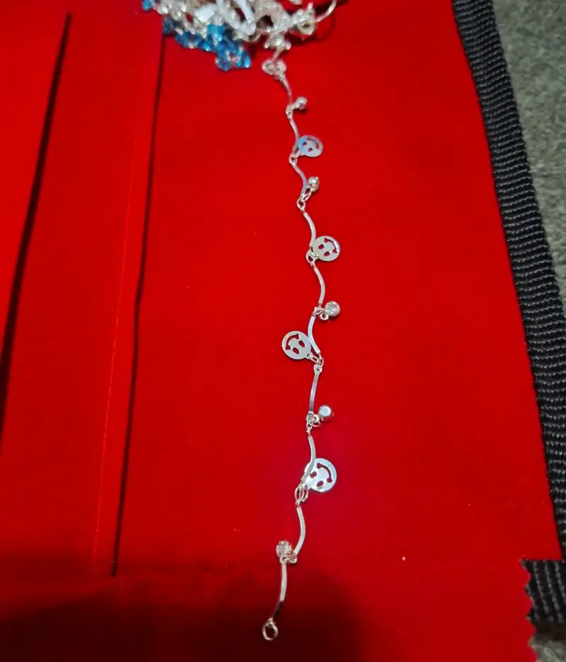 Pulsera de plata con caritas