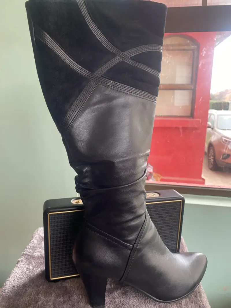 Botas negras de cuero con tacón - 5