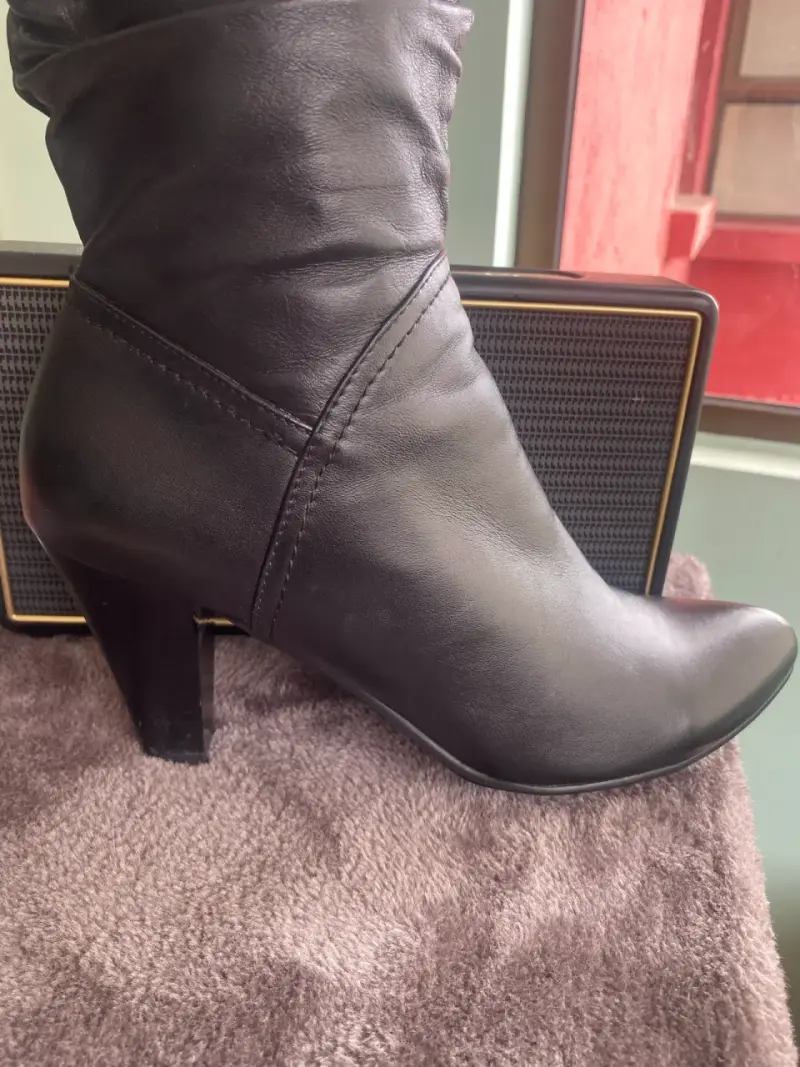 Botas negras de cuero con tacón - 6