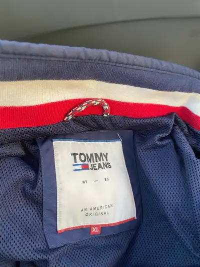 Chaqueta azul con cierre TOMMY - miniatura 2