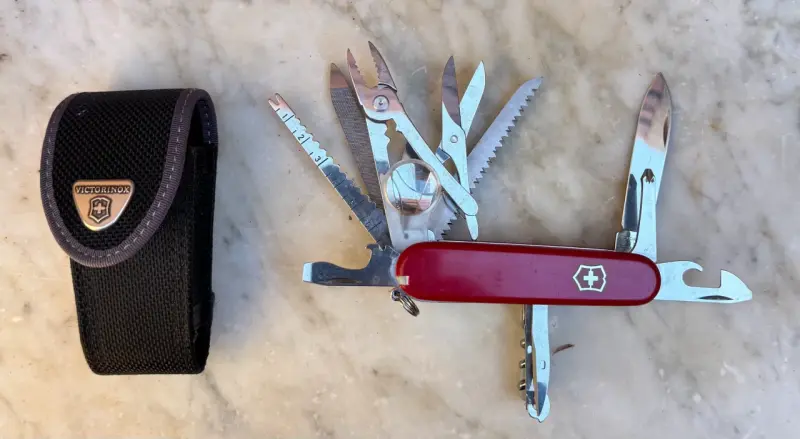 Navaja Victorinox Swiss Champ - 1