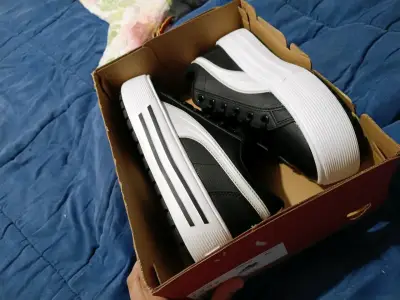 Zapatillas negras deportivas - miniatura 5