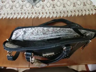 Cartera negra con tachas Secret - miniatura 2