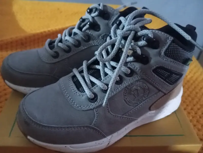 Zapatillas grises casuales - 1