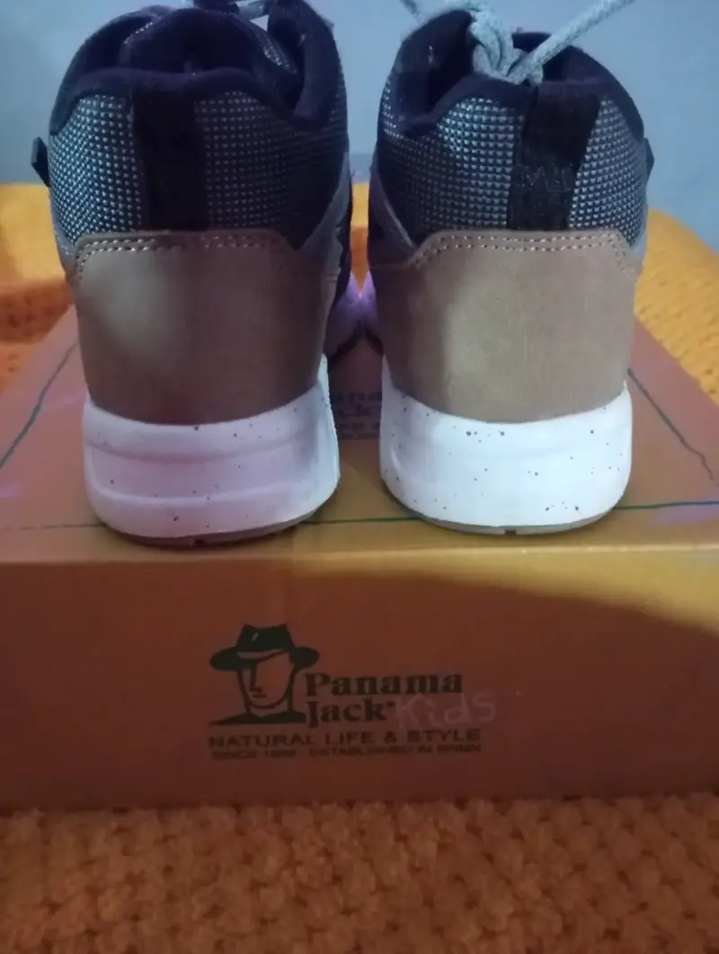 Zapatillas grises casuales - 4