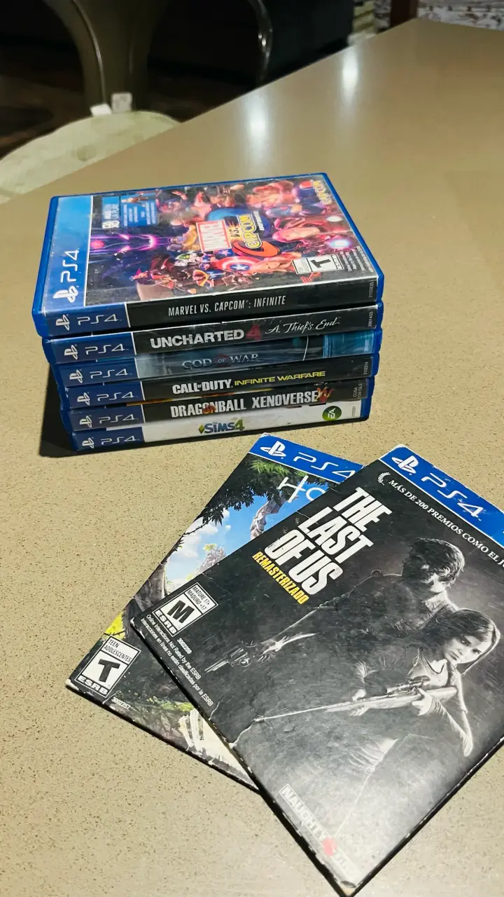 PlayStation 4 + mando y 8 juegos. - 3