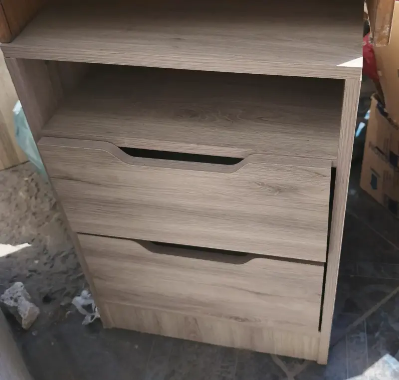 Cómoda de dos cajones madera clara